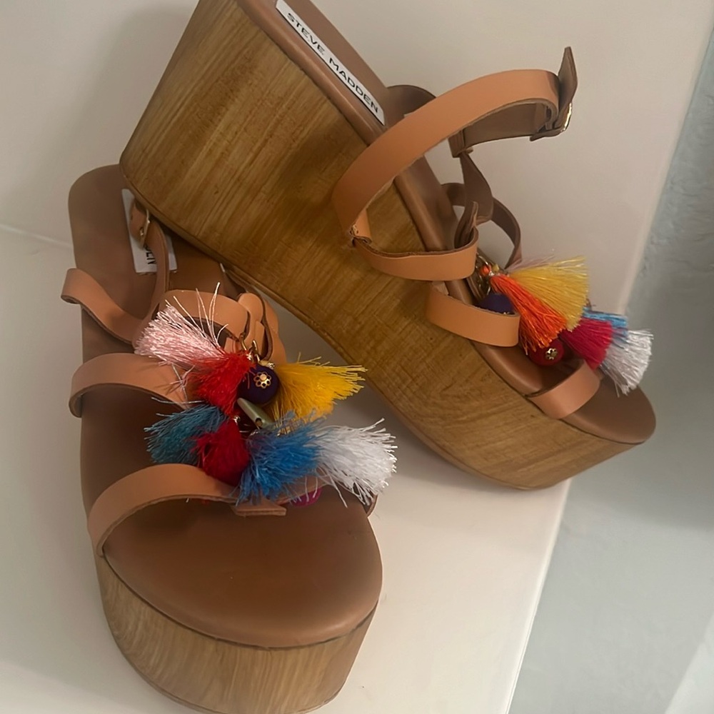 Steve Madden tassel platforms sandal size 9